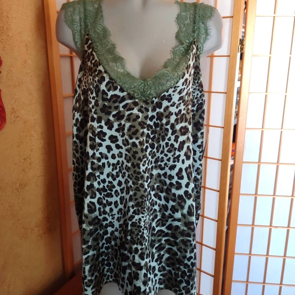Umgee, lacey cami, NEW with tags, XL.
